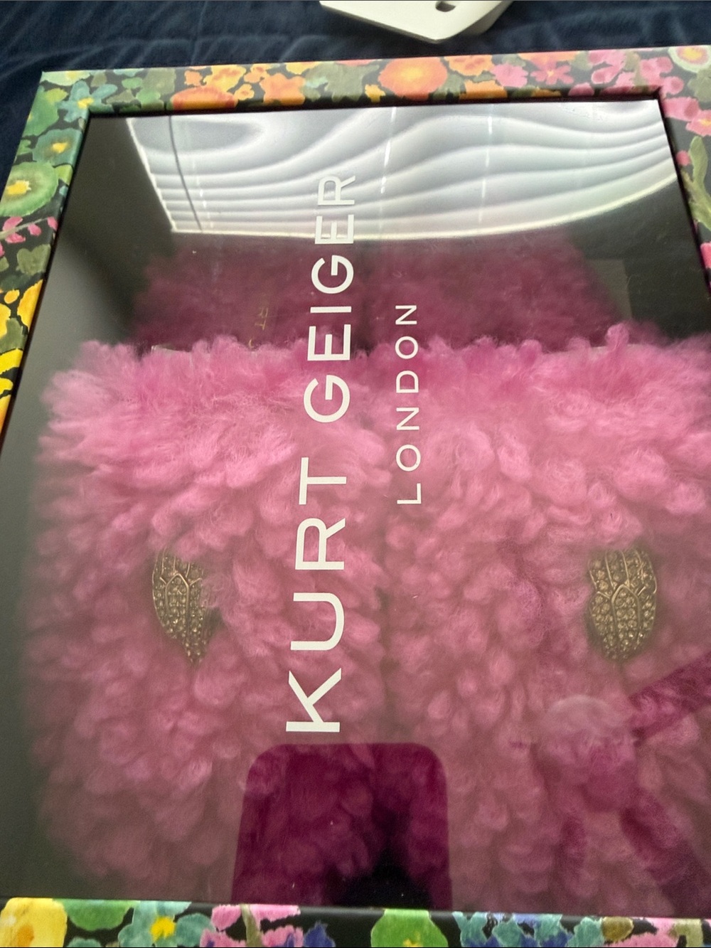 Kurt Geiger Hot Pink Fuzzy Slippers with Gold Hamsa Charm NWB - Picture 5 of 6